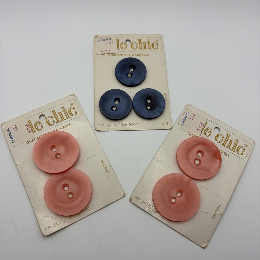 Vintage Le Chic Coral And Navy Buttons on Card Made in Japan #5081-54&44